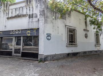 Casa · 170m² · 7 Ambientes · 1 Cochera · Casa de 2 Dorm. con Local y Garage Arroyito Rio