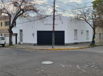 Casa · 170m² · 7 Ambientes · 1 Cochera · Casa de 2 Dorm. con Local y Garage Arroyito Rio