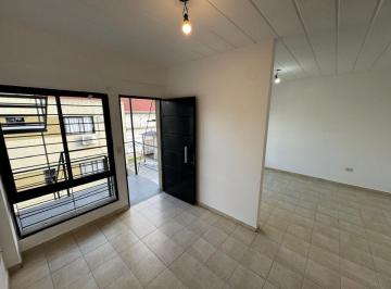Casa de 2 ambientes, Berazategui · Departamento de 30 m² con 1 Dormitorio en Berazategui Centro