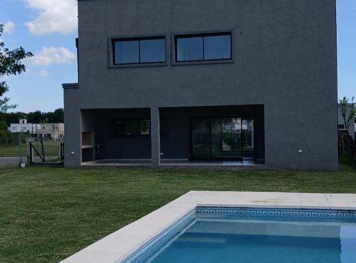 Casa · 166m² · 4 Ambientes · 3 Cocheras