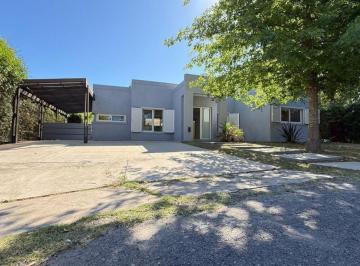 Casa de 6 ambientes, Escobar · Casa en Venta. Una Planta. Apto Crédito. Barrio Cerrado. La Barra Village.