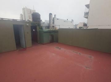PH en Venta de 4 ambientes  · PH Para Reciclar, Terraza Grande en Pulmón, Mucho Potencial!