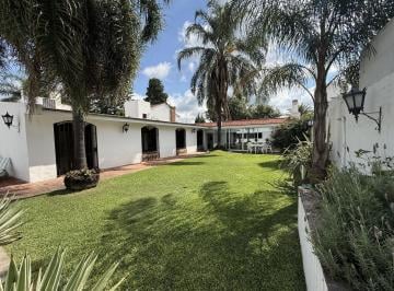 Casa · 483m² · 12 Ambientes · 3 Cocheras · Venta – Casa de 4 Dorm. con Pileta y Gran Lote en Barrio Urca