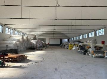 Bodega-Galpón · 865m² · Galpón en Alquiler de 1400 m² Sobre Av Eva Peron 7100