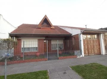Casa · 120m² · 4 Ambientes · 2 Cocheras · Casa de 4 Ambientes en Venta - 300 Mtrs2 de Superficie