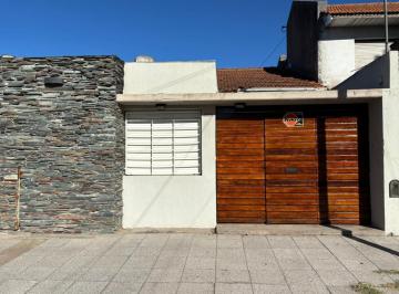 PH · 60m² · 3 Ambientes · 1 Cochera · Venta PH de 3 Ambientes con Patio Interno en Neuquén Al 3500