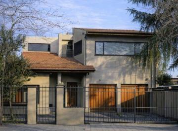 Casa de 4 ambientes, Campana · Casa en Venta