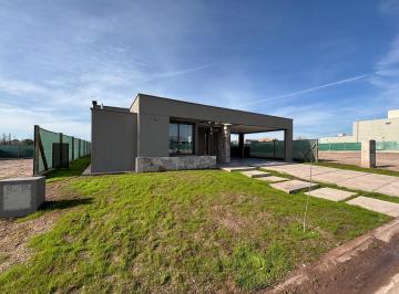 Casa · 500m² · 6 Ambientes · 2 Cocheras · Hauser Vende Hermosa Casa a Estrenar de 3 Habitaciones en Barrio Lar de Boedo!