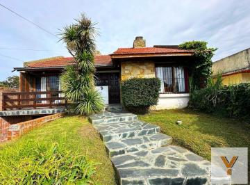 Casa · 195m² · 5 Ambientes · Casa en Venta - 4 Dorm. 3 Baños - 195 m² - Mar del Plata
