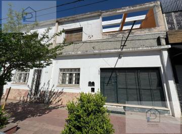 Casa · 151m² · 6 Ambientes · 2 Cocheras · 2 Casas + Local Comercial + Cochera en Venta en Barrio Rosedal