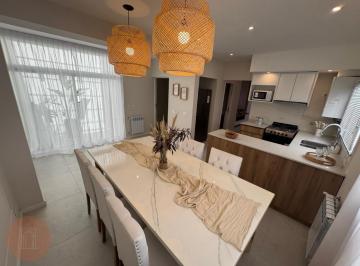 PH · 160m² · 4 Ambientes · 1 Cochera · Venta - Chalet en PH de 4 Ambientes Al Frente con Garage Zona Aldrey