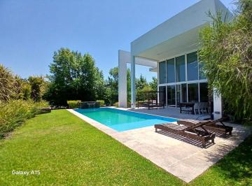 Casa · 380m² · 7 Ambientes · 4 Cocheras · Casa en Alquiler en Nordelta, Tigre, G. B. a. Zona Norte
