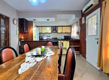 PH · 142m² · 4 Ambientes · 1 Cochera · PH en Ramos Mejia en Venta - Apto Credito