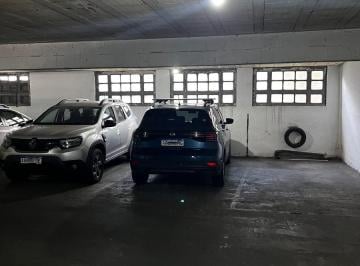 Garage · 12m² · Amplia Cochera en Planta Baja