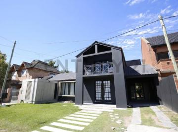 Casa · 265m² · 4 Ambientes · 2 Cocheras · Casas en Venta en Barrio El Quimilar, City Bell