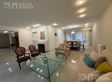 Casa · 374m² · 7 Ambientes · 2 Cocheras · Casa en Olivos en Alquiler, 7 Ambientes