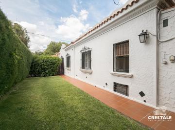 Casa · 225m² · 8 Ambientes · 1 Cochera · Venta - Casa 3 Dorm. con Jardín, Quincho y Pileta - Fisherton, Rosario.