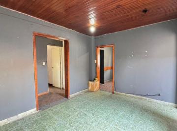 Departamento de 3 ambientes, Lanús · Departamento 3 Amb. Totalmente Independiente - ¡Como Una Casa, con La Comodidad de un Depto!
