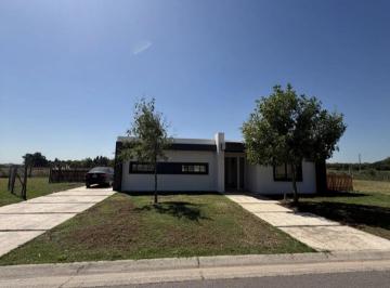 Casa · 174m² · 4 Ambientes · 4 Cocheras · Casa en Venta - San Sebastian