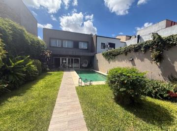 imagen1 · Casa con Jardin, Piscina, Quincho, 5 Ambientes