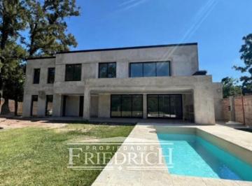 Casa · 400m² · 5 Ambientes · Casa en Venta - La Reja - Moreno