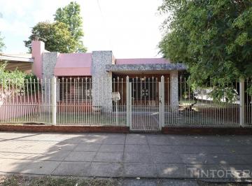 Casa · 140m² · 4 Ambientes · 3 Cocheras · Casa en Merlo Centro 4 Ambientes con Cochera y Pileta