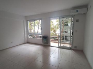 Departamento de 1 ambiente, Flores · Monoambiente Divisible Luminoso con Balcón Al Frente