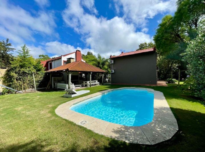 Casa · 180m² · 5 Ambientes