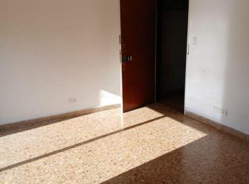 Departamento en Venta de 2 ambientes  · Departamento en Venta de 2 Ambientes Barrio de Barracas con Balcón Aterrazado.