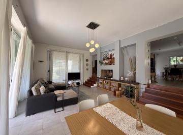 Casa · 420m² · 6 Ambientes · 2 Cocheras · Casa en Venta en La Rufina