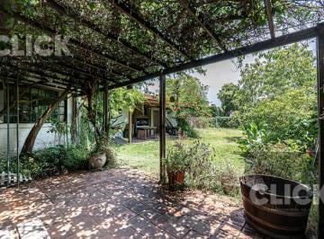 Casa · 201m² · 4 Ambientes · 1 Cochera · Venta Casa 4 Amb. C/ Quincho, Jardín y Pileta en Villa Tesei