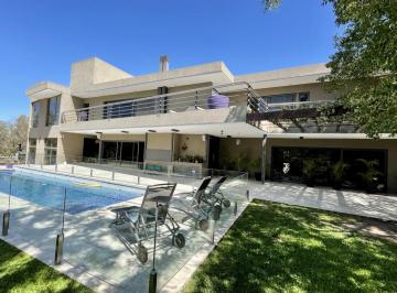 Casa · 600m² · 4 Ambientes · 3 Cocheras · Casa en Venta en Costa Verde con 3 Dorm.