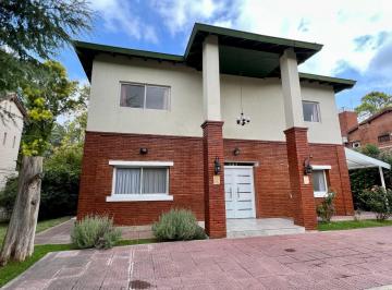 Casa · 323m² · 6 Ambientes · 3 Cocheras · Casa 6 Ambientes en Venta en Campo Chico Country Club, Pilar, Gba Norte