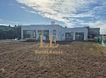 Casa · 212m² · 5 Ambientes · 5 Cocheras · Venta de Casa a Laguna en B° San Matías, Financiación, Escobar