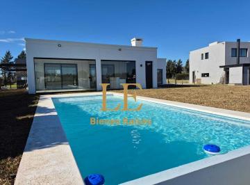 Casa · 212m² · 5 Ambientes · 5 Cocheras · Venta de Casa a Laguna en B° San Matías, Financiación, Escobar