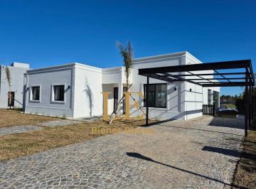 Casa · 212m² · 5 Ambientes · 5 Cocheras · Venta de Casa a Laguna en B° San Matías, Financiación, Escobar