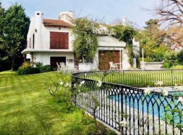 Casa · 320m² · 4 Dormitorios · 2 Cocheras · Casa en Tortugas Country Club