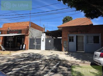 Casa · 200m² · 9 Ambientes · 2 Cocheras · Venta - Casa Multifamiliar 9 Amb en Beccar con 3 Viviendas y Patio