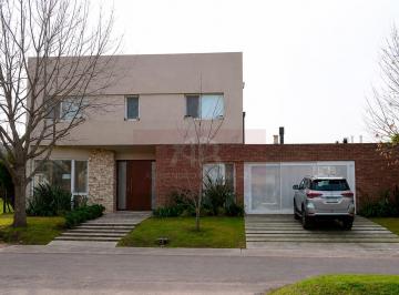 Casa · 330m² · 5 Ambientes · 2 Cocheras · Excelente Casa en Venta en La Concepcion de Lujan