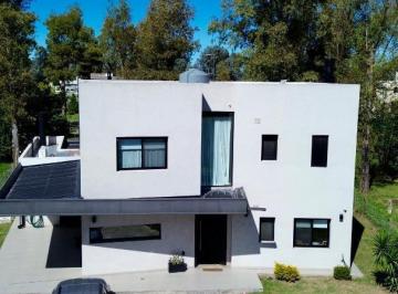 Casa · 285m² · 5 Ambientes · 4 Cocheras · Casa Moderna y Super Amplia