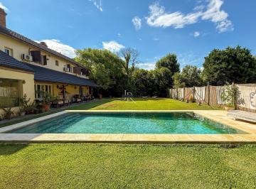 Casa · 1400m² · 5 Ambientes · 2 Cocheras · Hermosa Casa en Alquiler Highland Park