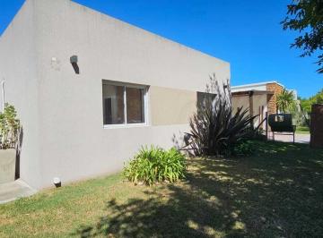Casa · 110m² · 4 Ambientes · 1 Cochera · Casa Chalet en Venta en San Eduardo, Pilar del Este, Pilar