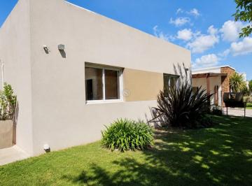 Casa · 110m² · 4 Ambientes · 1 Cochera · Casa en Venta en San Eduardo, Pilar del Este, Pilar