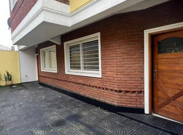 Casa · 130m² · 4 Ambientes · Venta de Triplex en Monte Grande