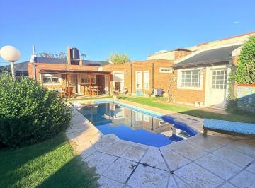 Casa · 6 Ambientes · 2 Cocheras · Casa con Pileta