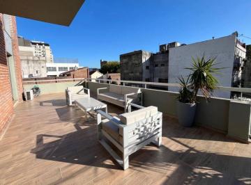 Departamento de 2 ambientes, Vicente López · Departamento de Dos Ambientes con Espectacular Balcon Aterrazado. La Lucila. Cochera