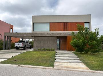 Casa · 150m² · 4 Ambientes · 2 Cocheras · Casa en Horizontes Al Sur