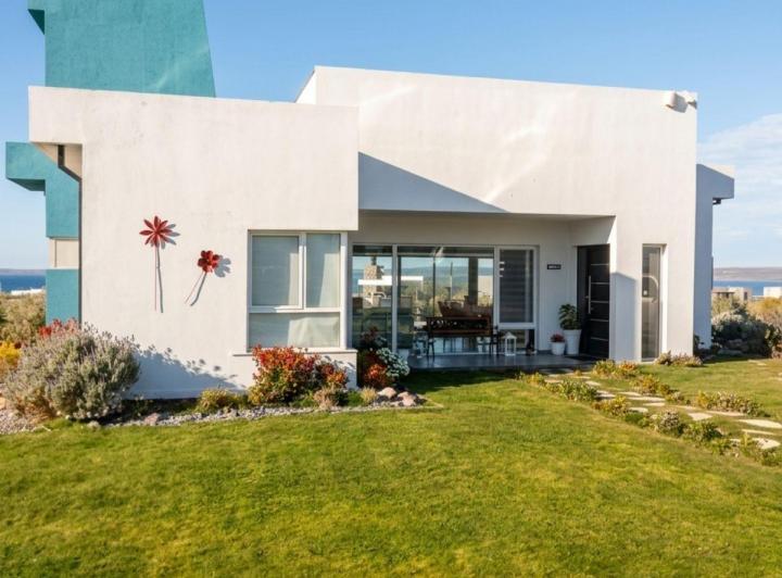 Casa en venta en Club Nautico Mari Menuco · 3 ambientes