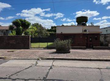 Casa · 85m² · 4 Ambientes · 2 Cocheras · Casa en Venta 2 Lotes 600 m²