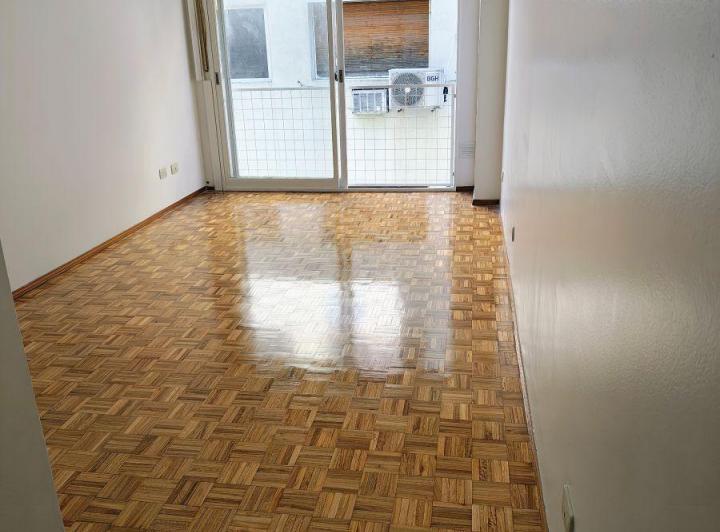 Excelente Dos Ambientes. Impecable y Super Cómodo. Muchas Luz y Ventilación. Piso Alto.